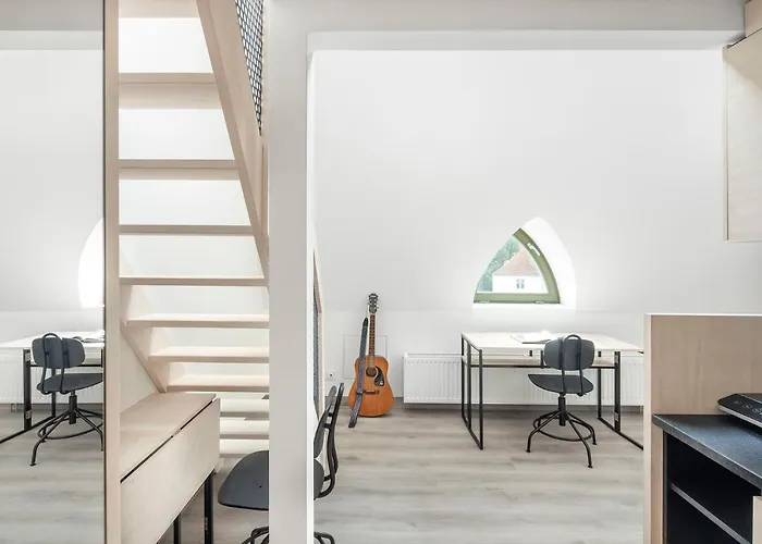 Lofty Kampus Garnizon 3*