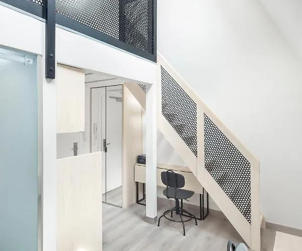 Lofty Kampus Garnizon 3*