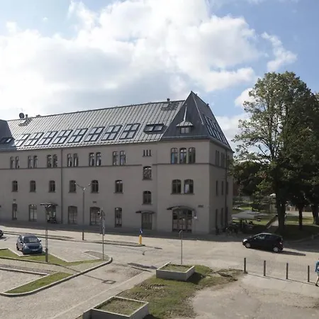 Lofty Kampus Garnizon 3*