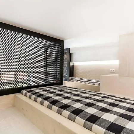 Lofty Kampus Garnizon 3*