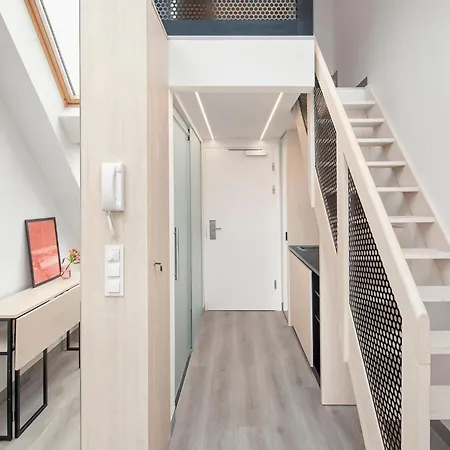 Lofty Kampus Garnizon 3*