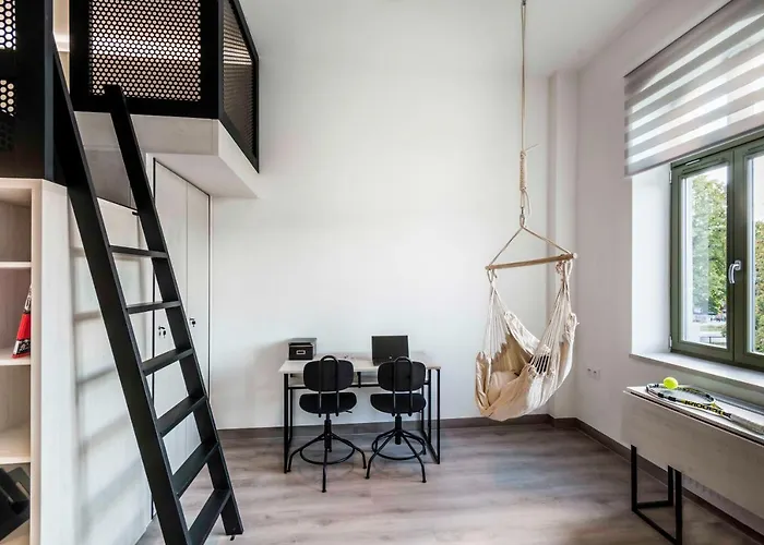 Lofty Kampus Garnizon 3*