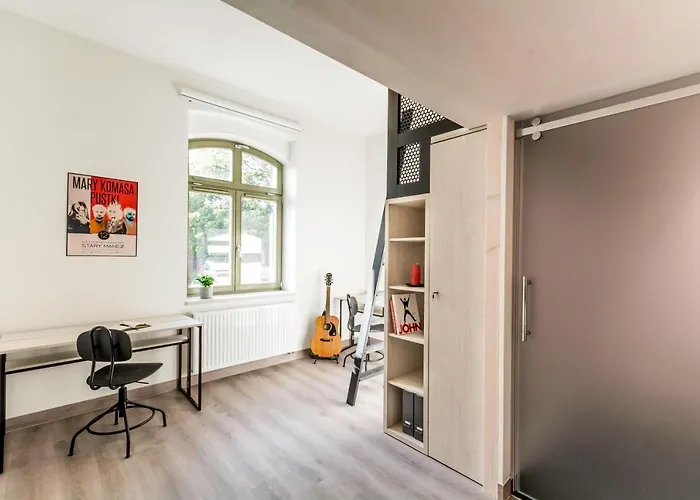 Lofty Kampus Garnizon