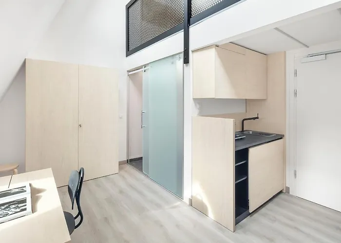 Lofty Kampus Garnizon Apartahotel