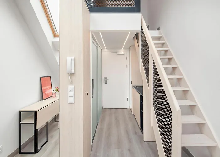 Lofty Kampus Garnizon 3*