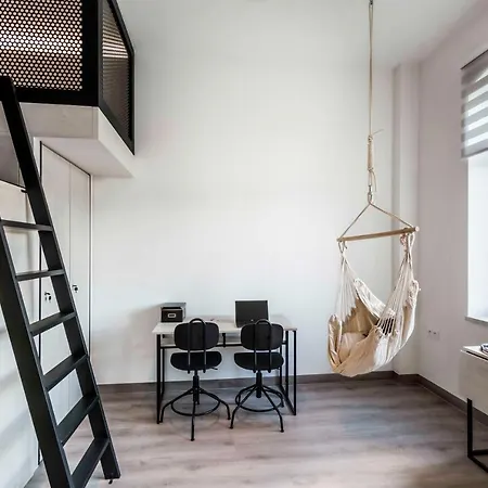 Lofty Kampus Garnizon 3*