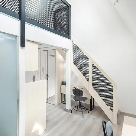 Lofty Kampus Garnizon 3*